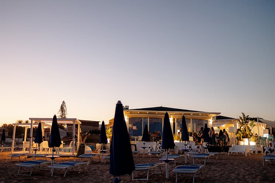 Bellavista Beach Club a San Leone — stabilimento balneare con ombrelloni e lettini
