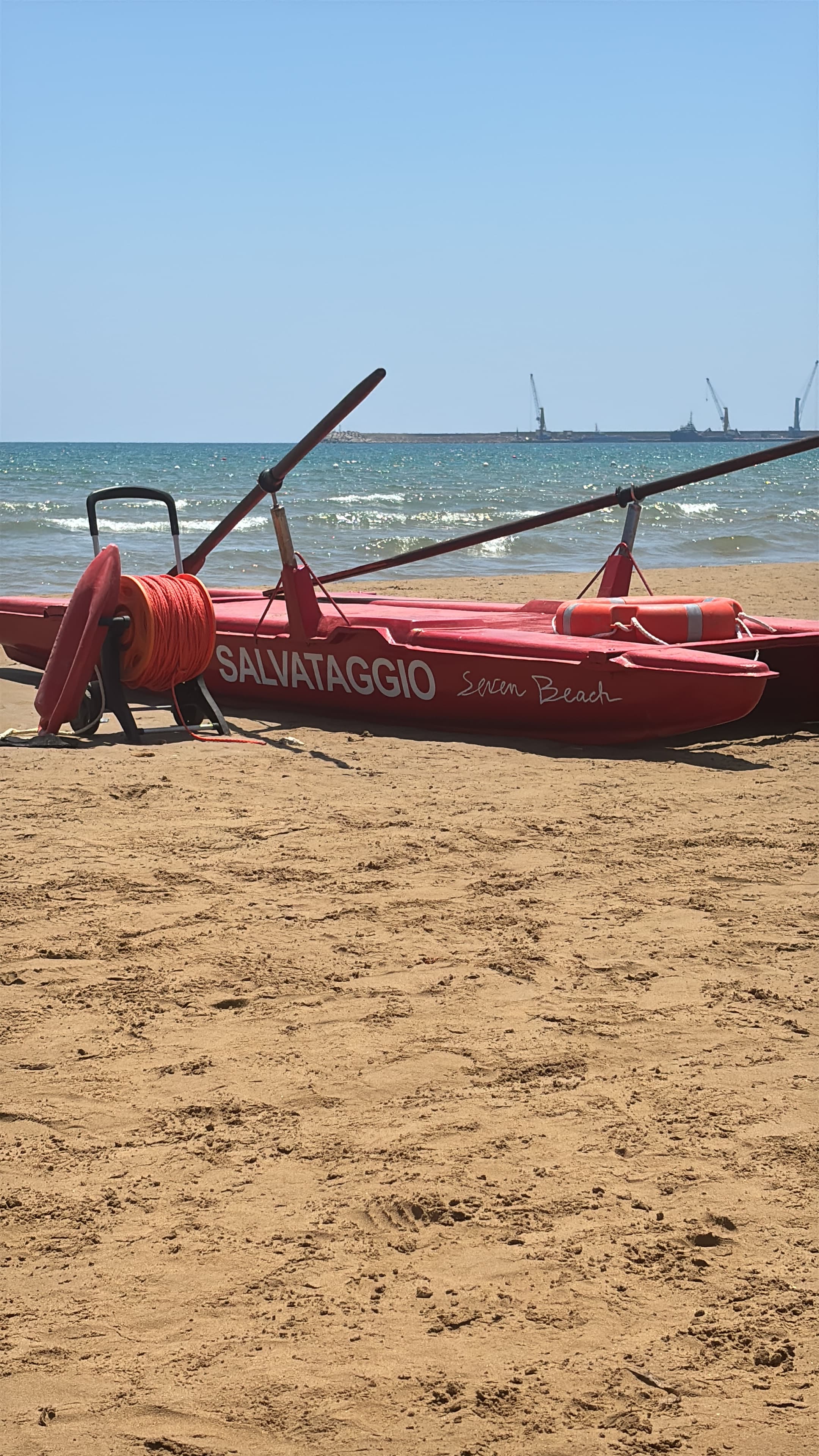 Seven Beach a Pozzallo — stabilimento balneare con ombrelloni e lettini